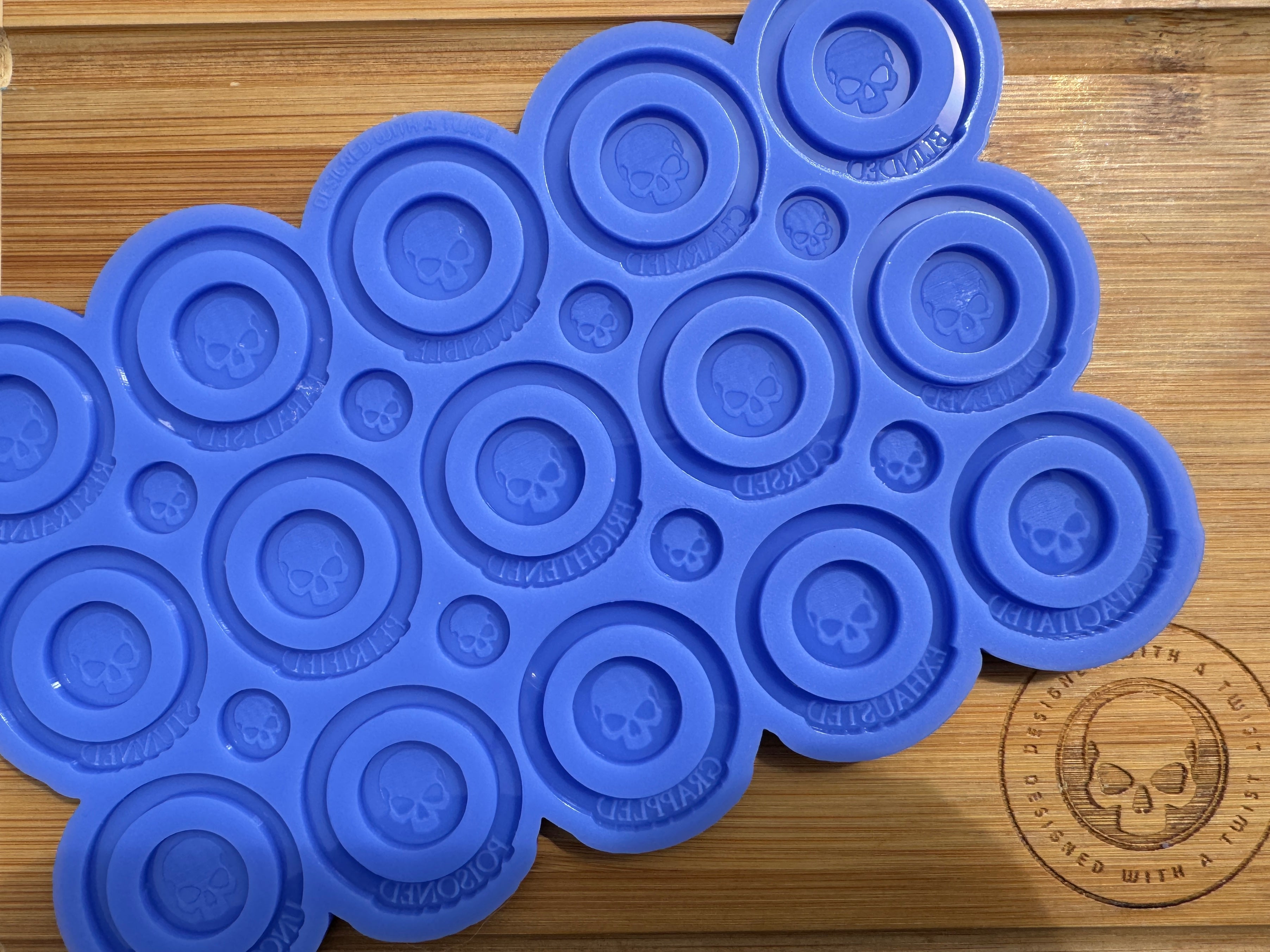 Effect Rings Silicone Mold with Skull Tokens