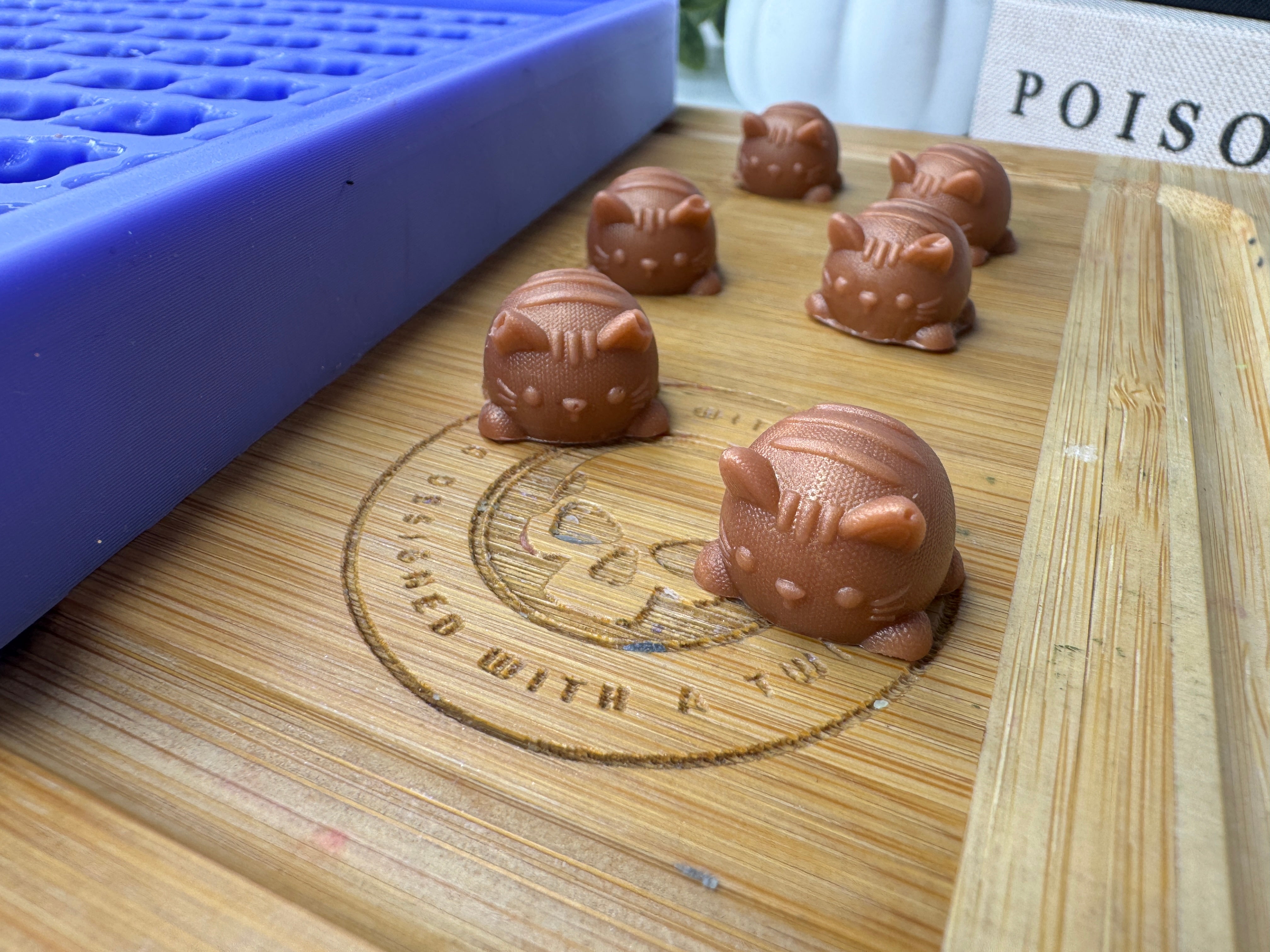 Knitted Kitty Scrape n Scoop Wax Tray Silicone Mold