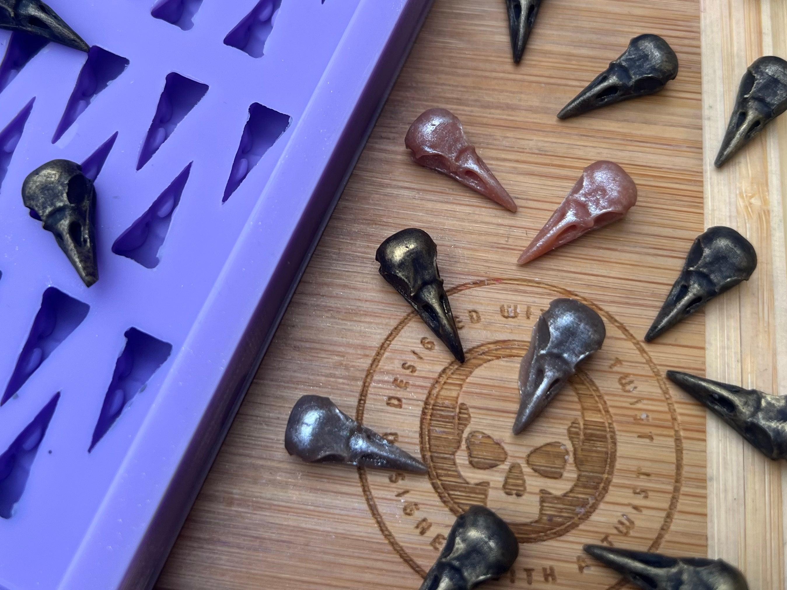 3D Raven Skull Scrape n Scoop Wax Silicone Mold - Designed with a Twist - Top quality silicone molds made in the UK.