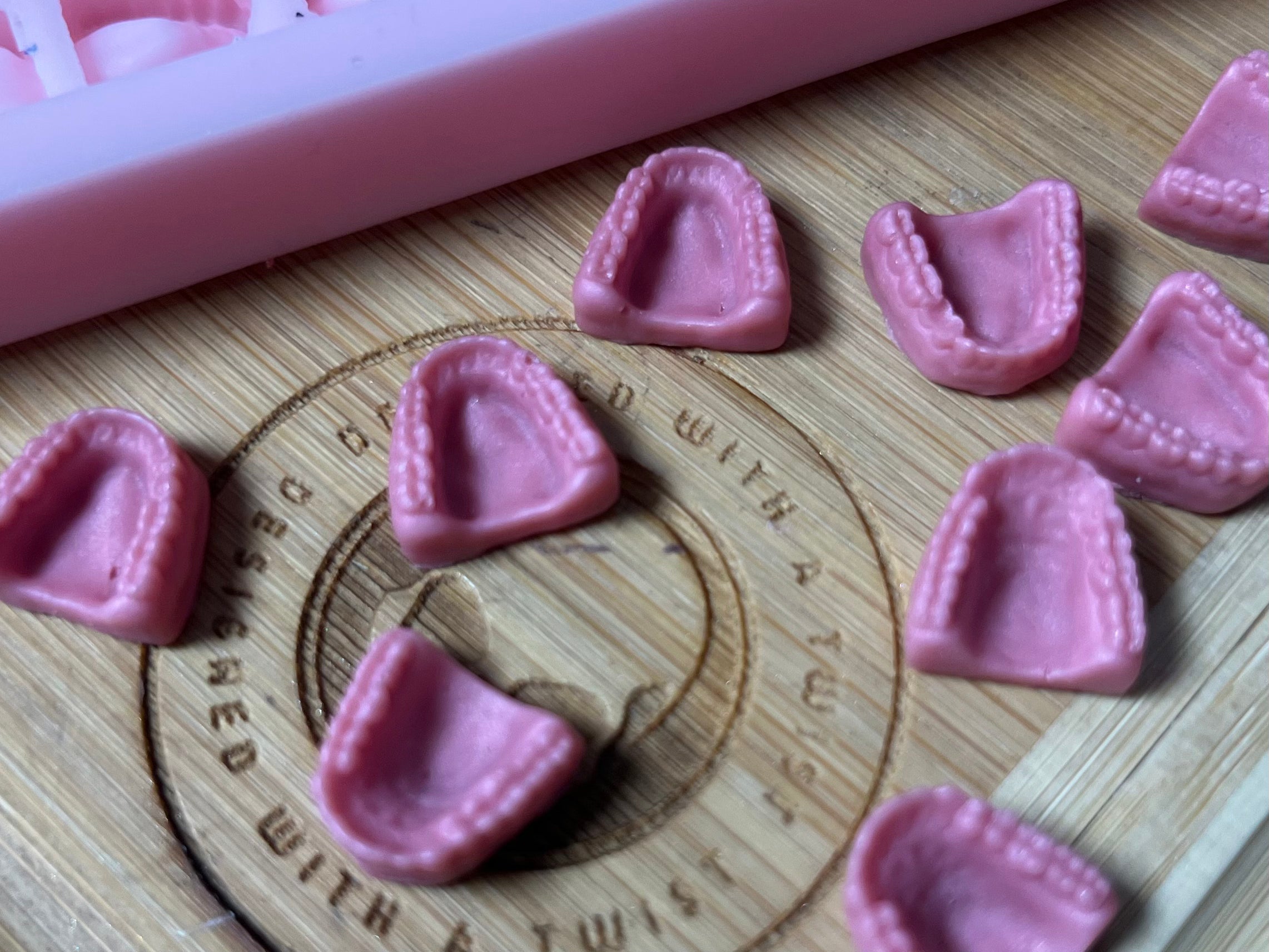 3d False Teeth Scrape n Scoop Wax Silicone Mold - Designed with a Twist - Top quality silicone molds made in the UK.