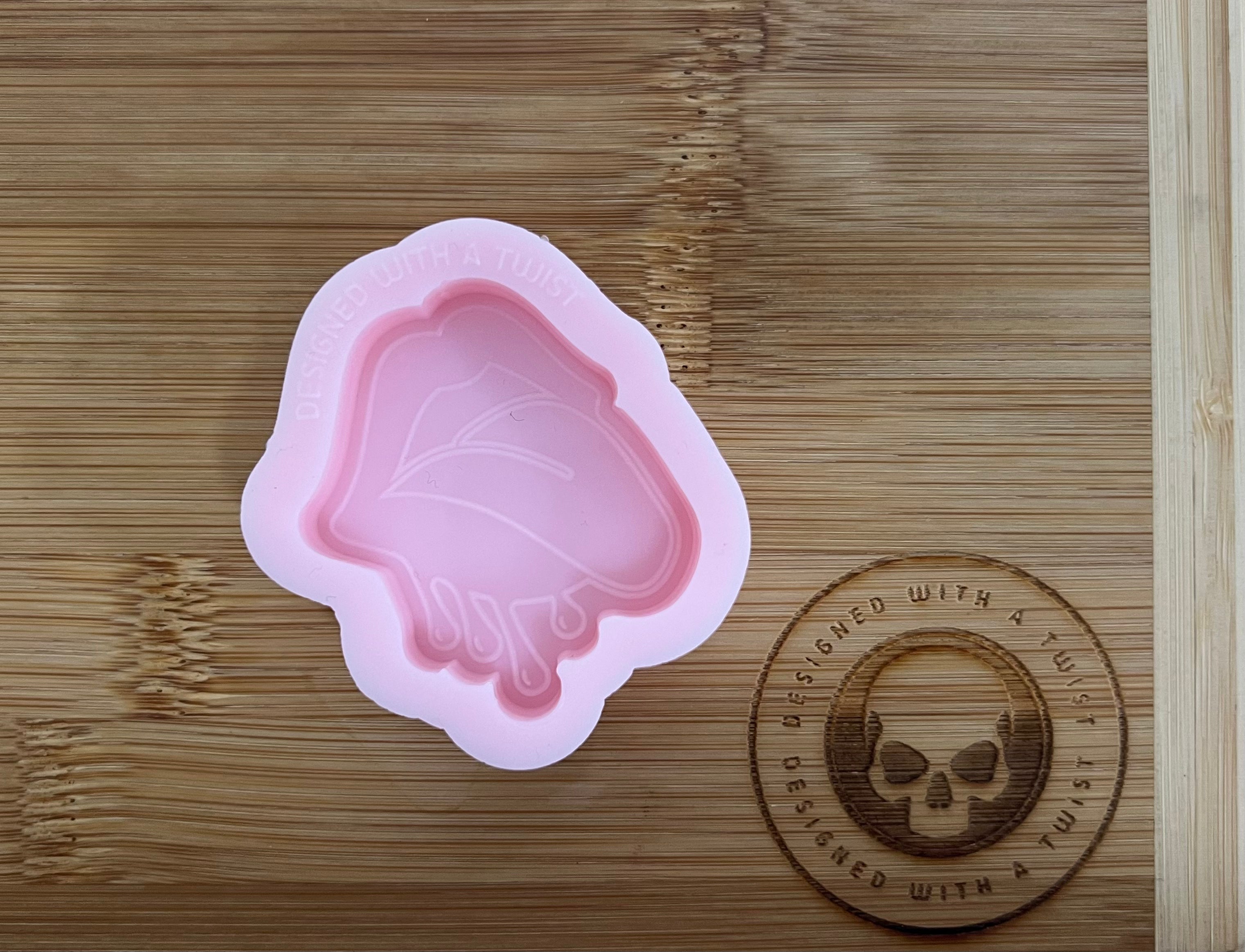 Dripping Lips Wax Melt Tart Silicone Mold - Designed with a Twist - Top quality silicone molds made in the UK.