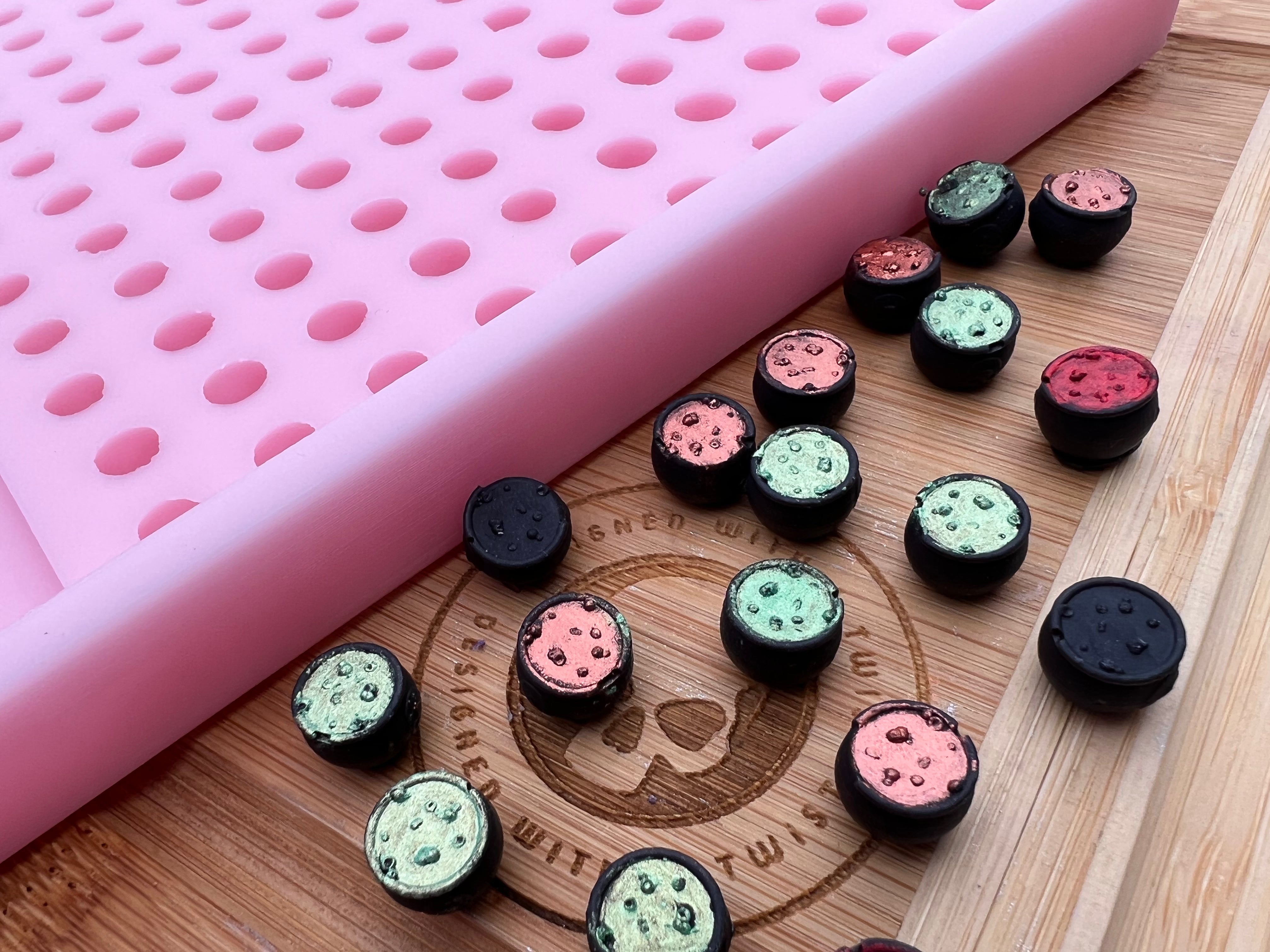 3d Cauldron Scrape n Scoop Wax Silicone Mold - Designed with a Twist - Top quality silicone molds made in the UK.