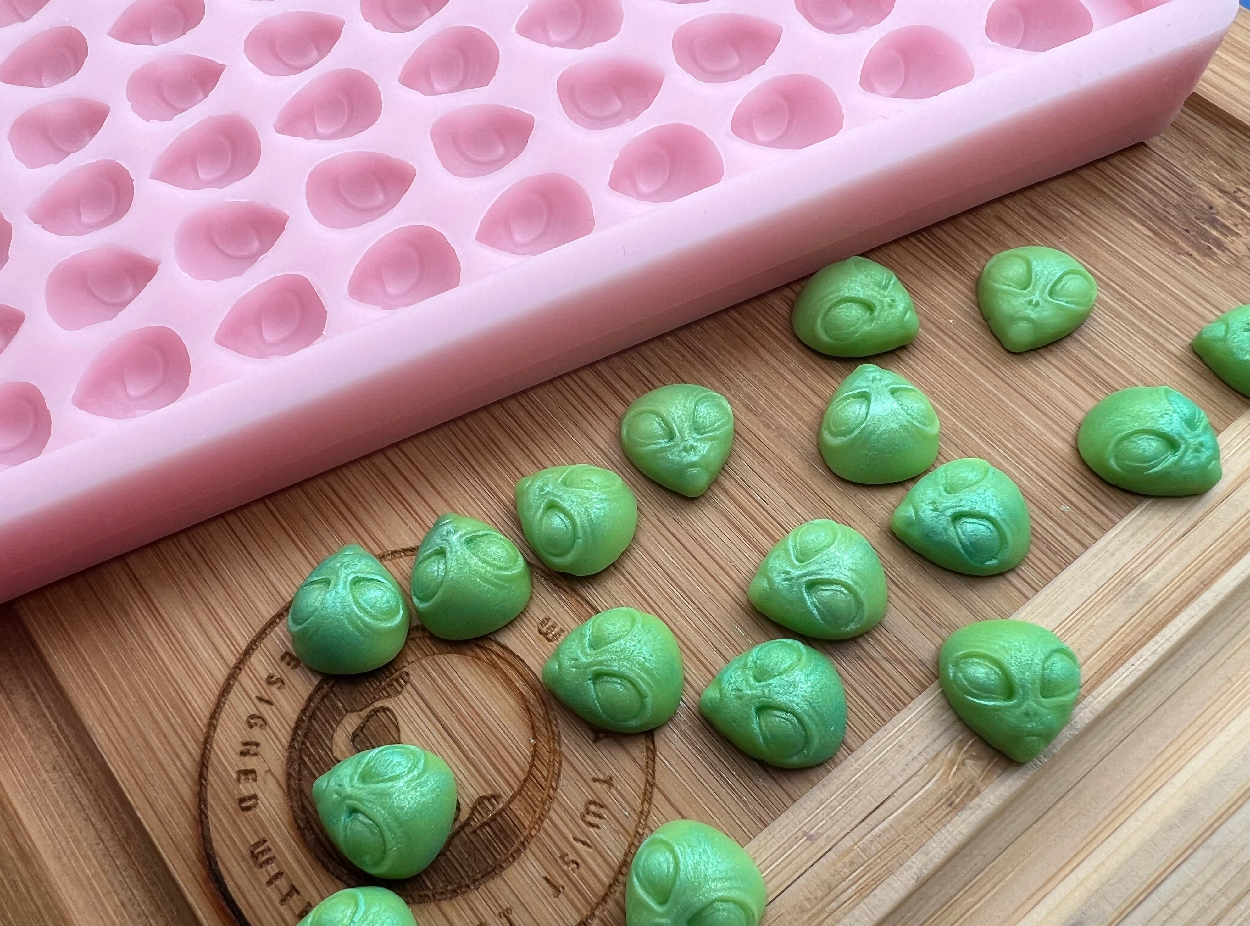 3d Alien Scrape n Scoop Wax Silicone Mold - Designed with a Twist - Top quality silicone molds made in the UK.