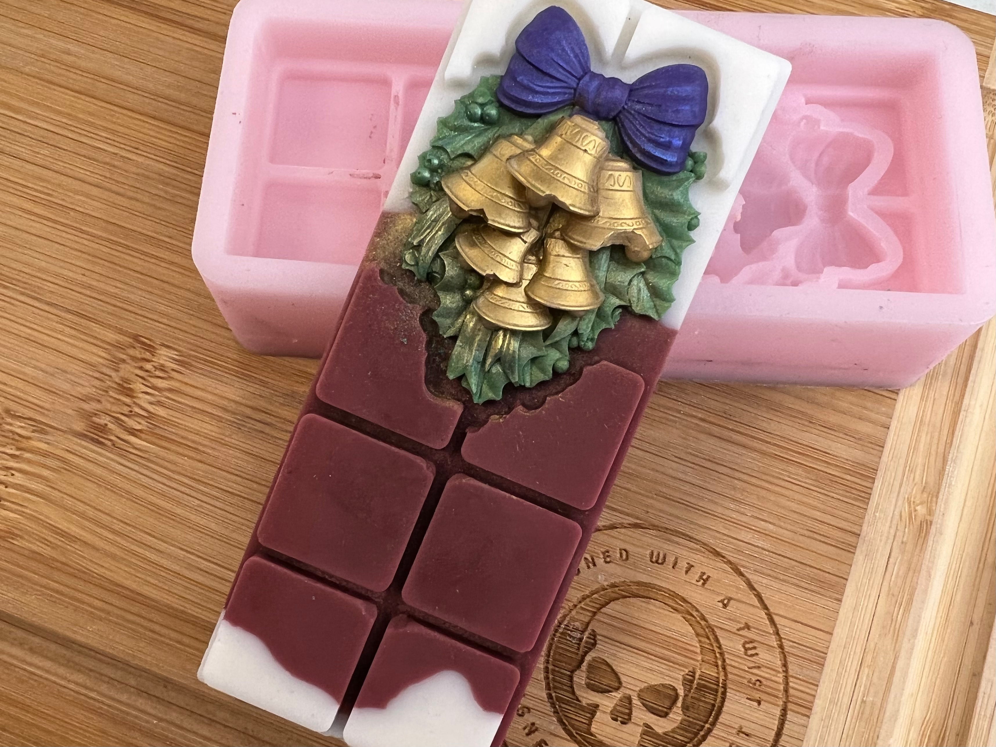 3d Christmas Wreath Snapbar Silicone Mold - Designed with a Twist - Top quality silicone molds made in the UK.