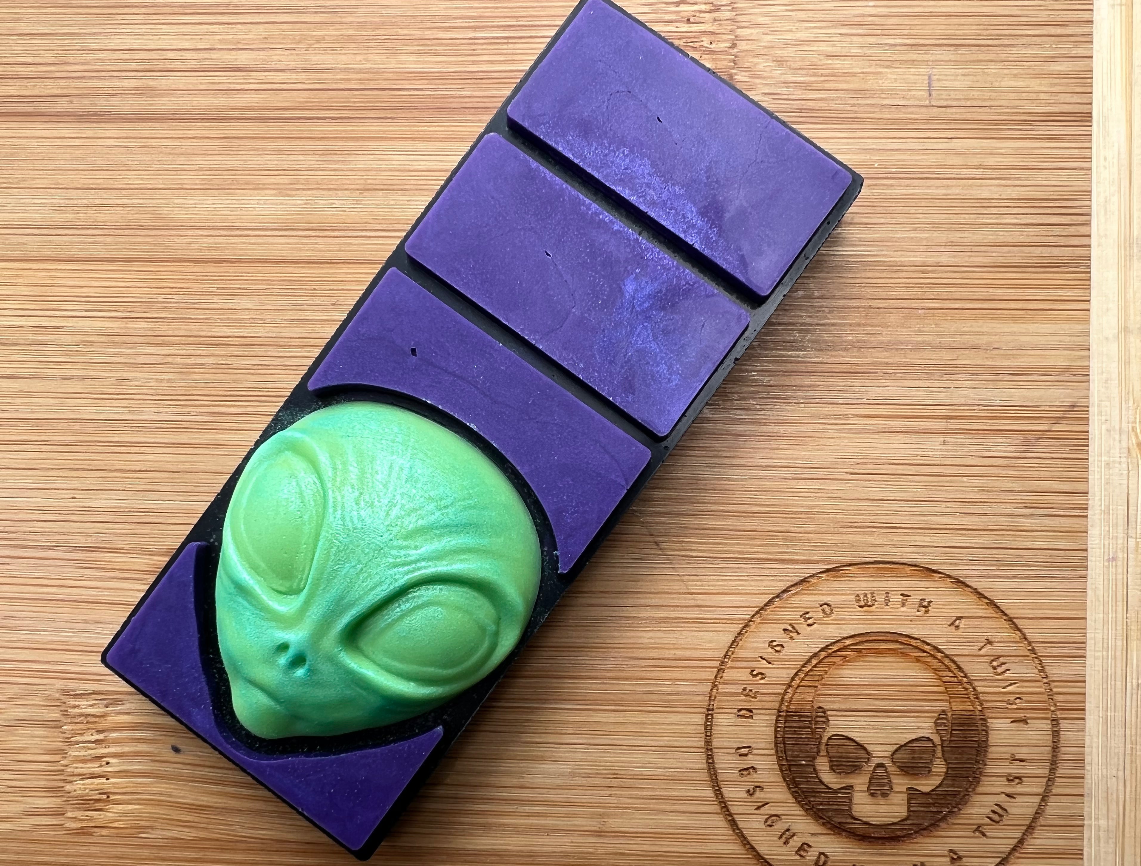3d Alien Snapbar Silicone Mold - Designed with a Twist - Top quality silicone molds made in the UK.