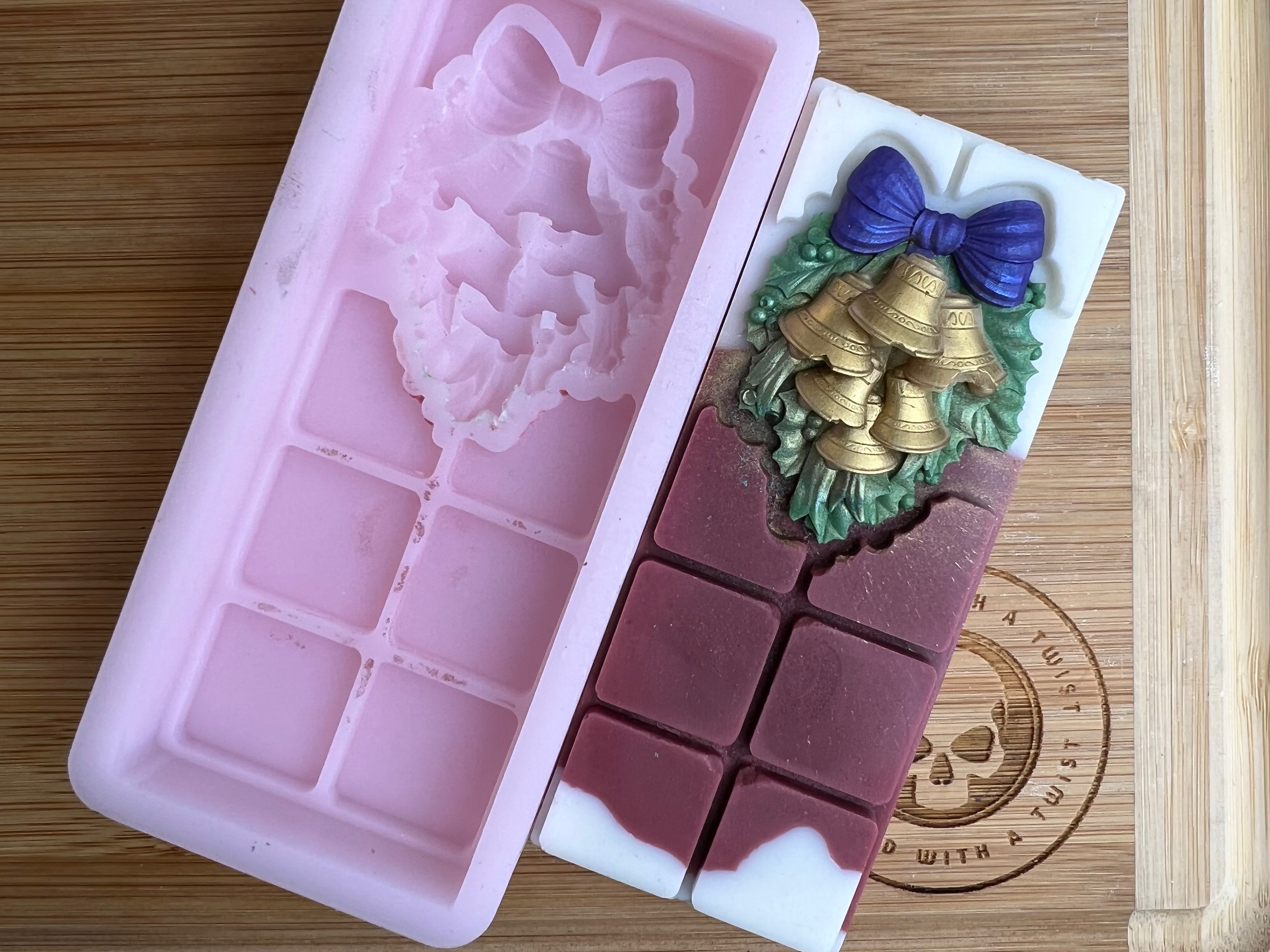 3d Christmas Wreath Snapbar Silicone Mold - Designed with a Twist - Top quality silicone molds made in the UK.