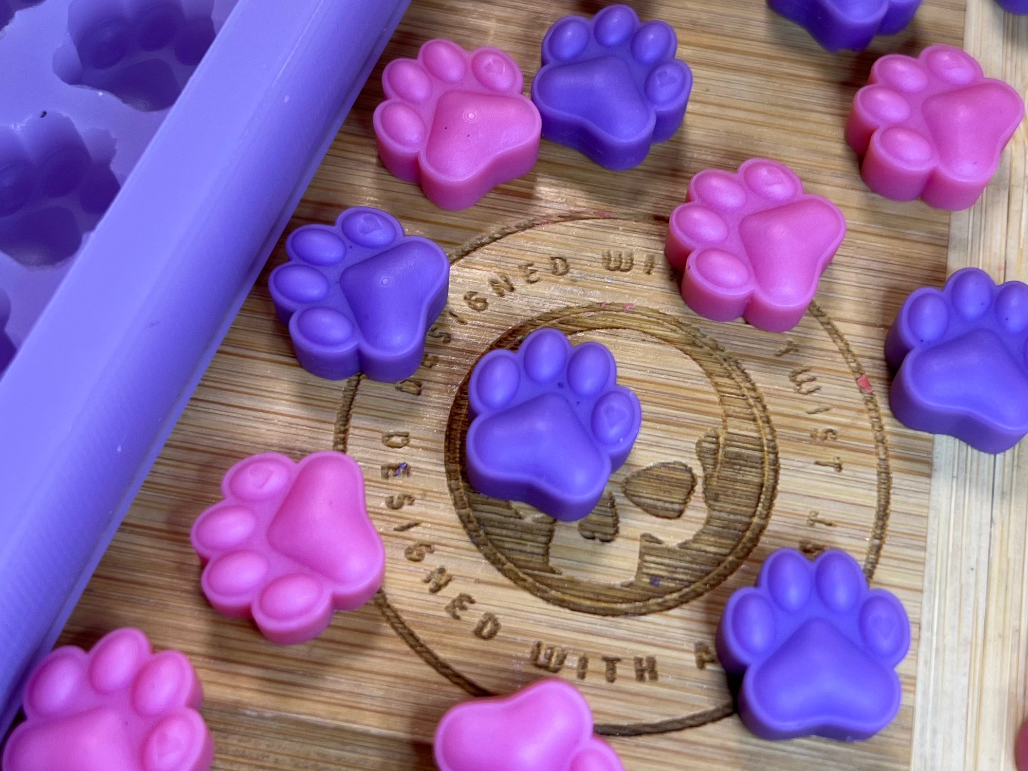 3d Paw Print Scrape n Scoop Wax Silicone Mold - Designed with a Twist - Top quality silicone molds made in the UK.