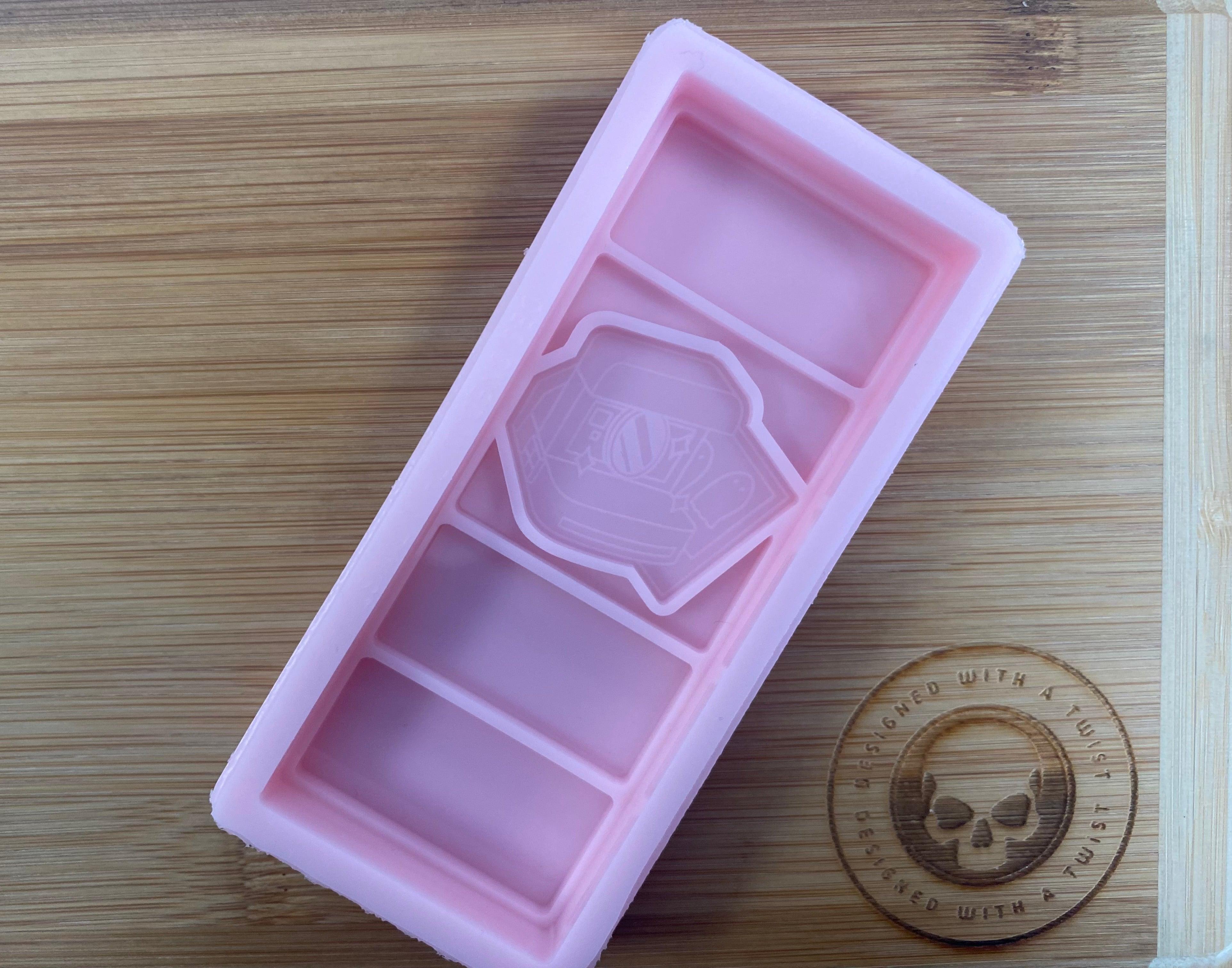 No Feet Snapbar Silicone Mold - Designed with a Twist - Top quality silicone molds made in the UK.
