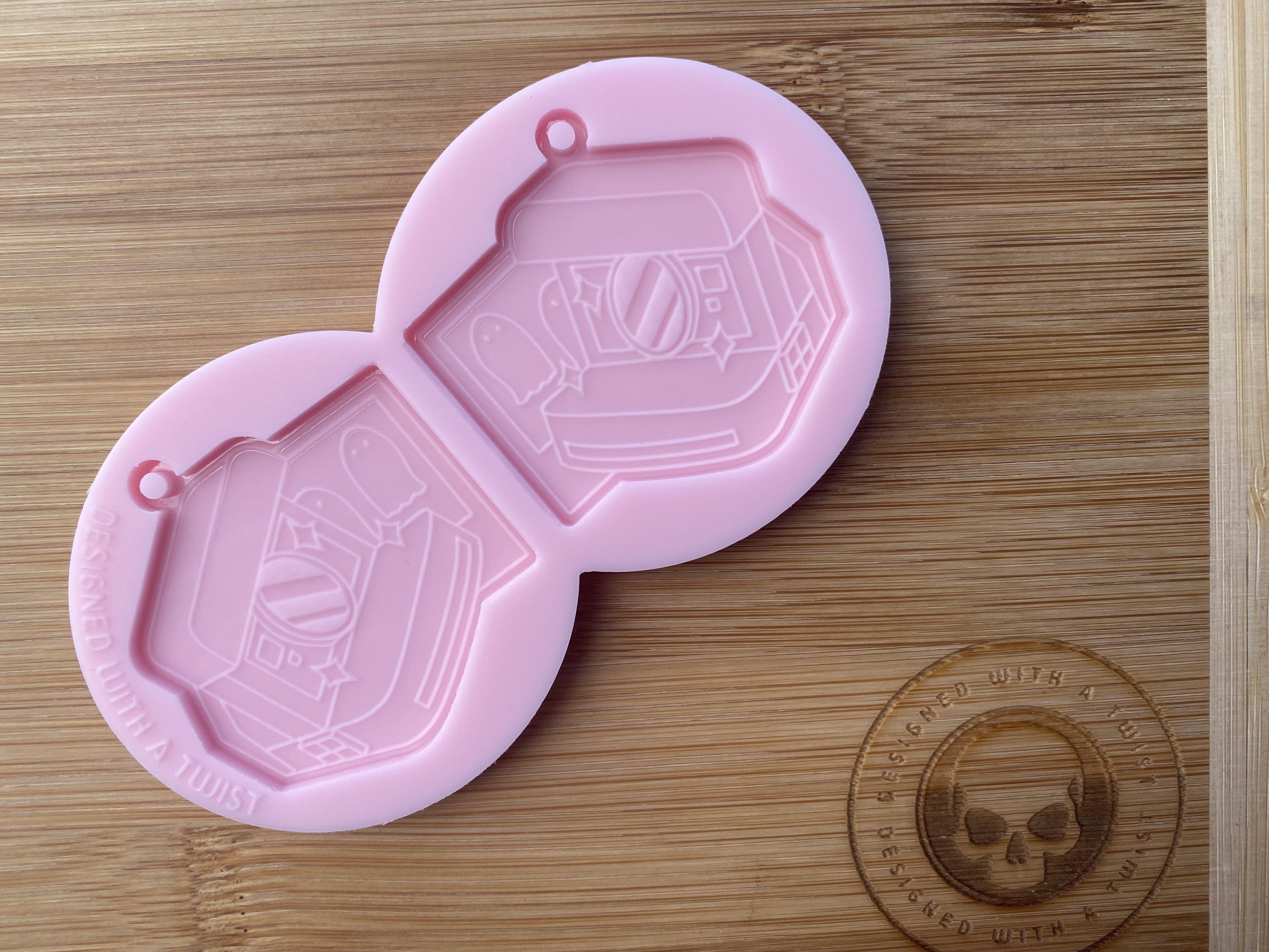 No Feet Earring Silicone Mold - Designed with a Twist - Top quality silicone molds made in the UK.