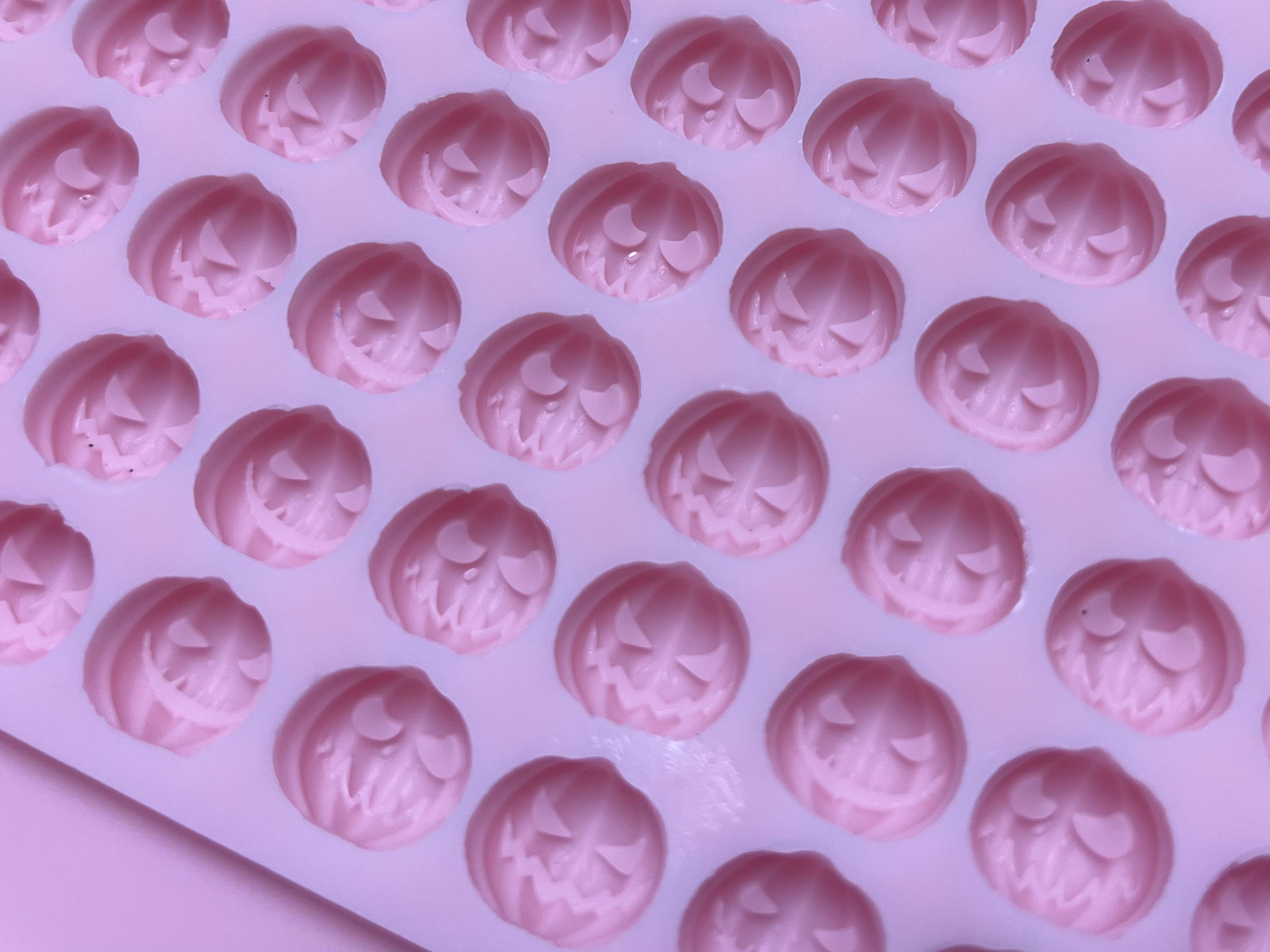 3d Pumpkin Scrape n Scoop Wax Silicone Mold - Designed with a Twist - Top quality silicone molds made in the UK.