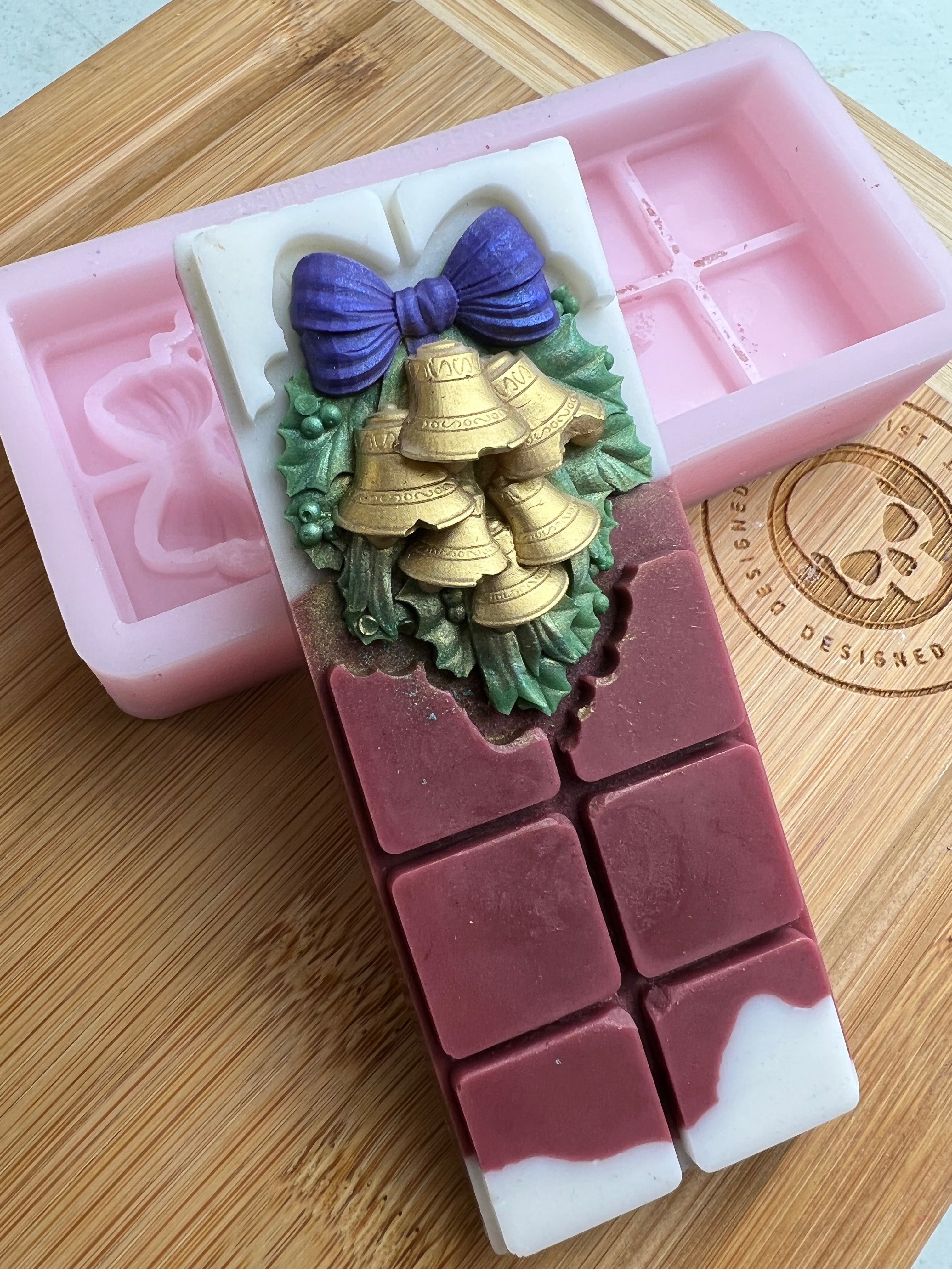 3d Christmas Wreath Snapbar Silicone Mold - Designed with a Twist - Top quality silicone molds made in the UK.